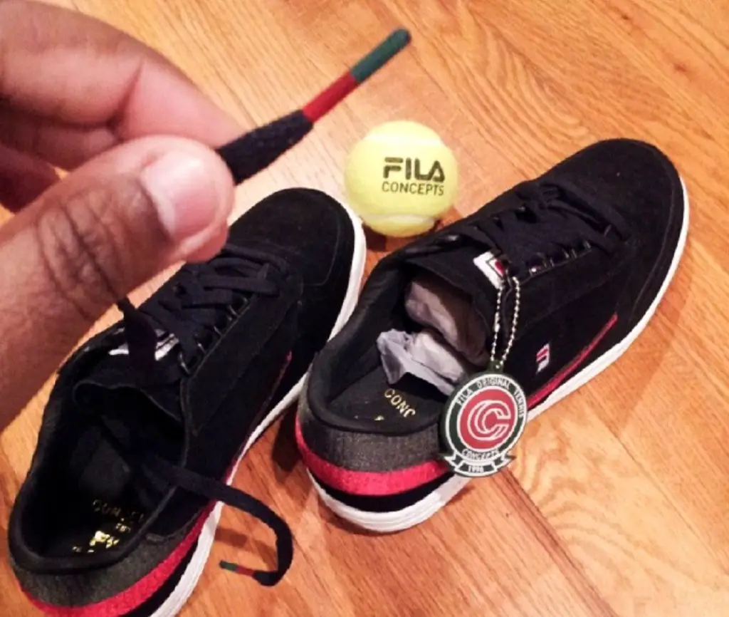 How-to-repair-shoelace-aglet